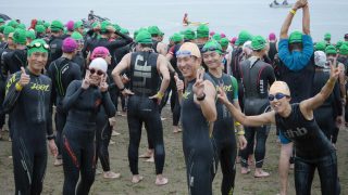 海で泳ぐときのウエットスーツ。はじめはレンタルで試し、よく着るなら既成品購入、こだわるならオーダーメイドがオススメ