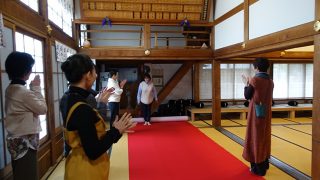 リブランディングした「誰もが心にレッドカーペット+歩き禅」(Npo法人元気やネットさま主催)で「歩き」を通じて心をリセット